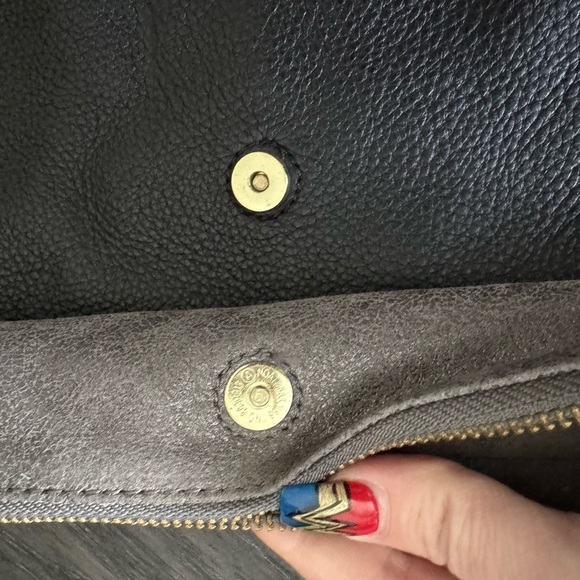 GAP Gray and Gold Textured cow leather Clutch - Picture 9 of 12